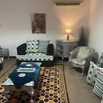 One Bedroom Apartment City Views Local To Airport