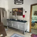 One Bedroom Apartment City Views Local To Airport