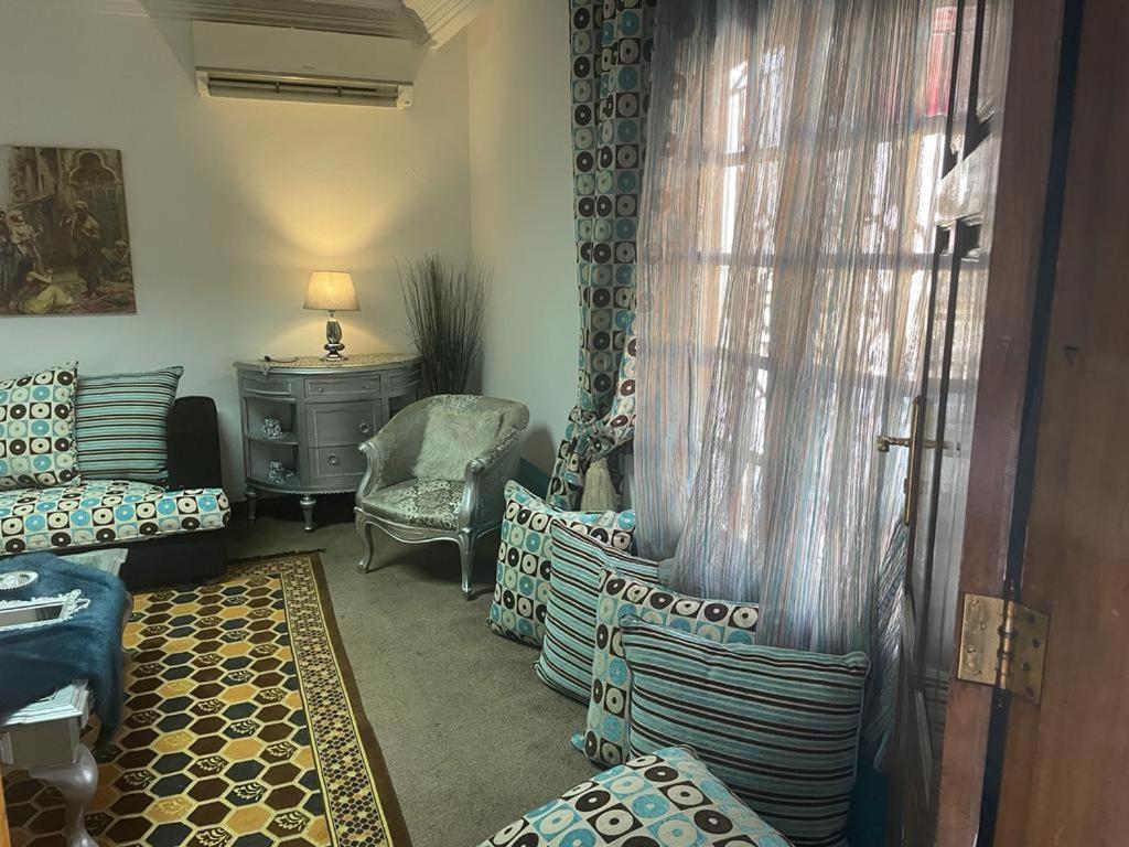 One Bedroom Views Local To Airport Holiday home