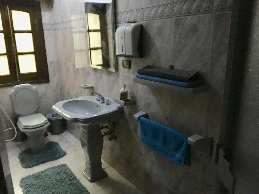 One Bedroom Views Local To Airport Holiday home *